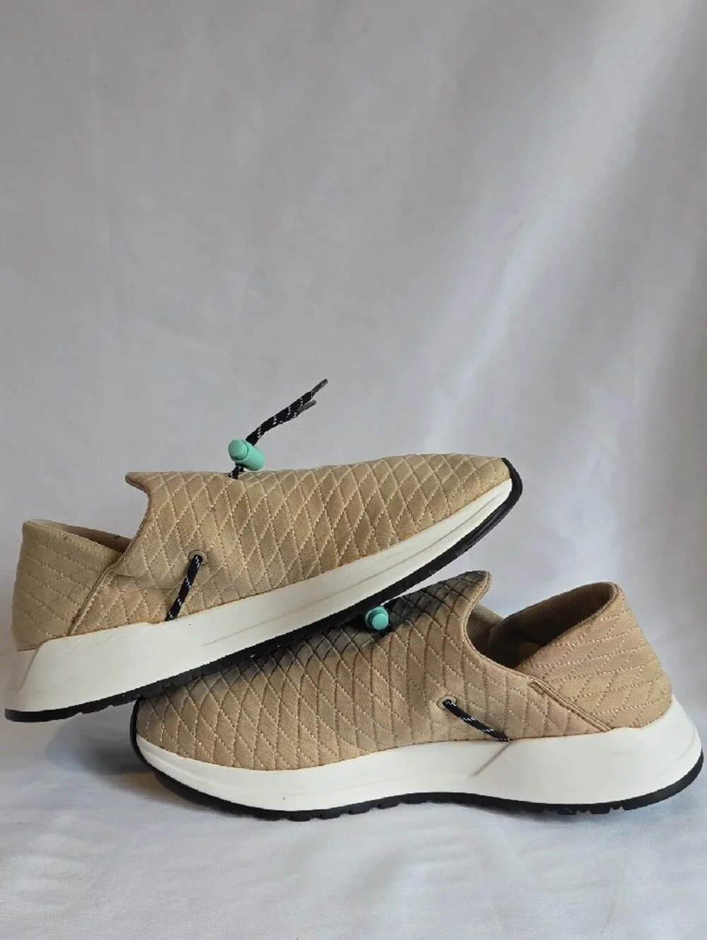 Columbia Wildone Moc slip-on casual shoes in an oatmeal or beige quilted fabric